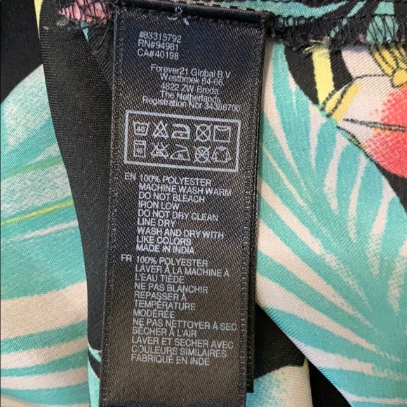 Forever 21 Cold Shoulder Floral Top Size M - Picture 6 of 6